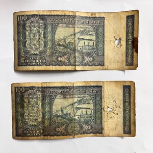 Vintage 100 Rupee Notes (Set of 2)