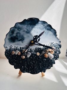 Resin table clock