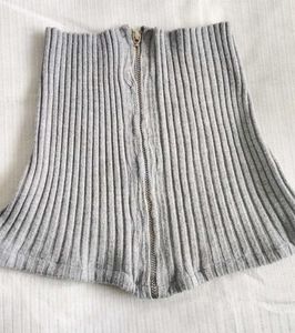 Gray Ribbed Zipper Top ❣️