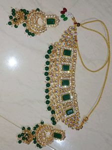 Emerald Kundan Jewelry Set