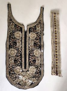 Readymade Neck Design Pattern And Sleeves Border