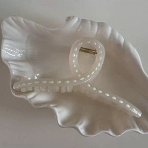 Elegant pinteresty White Hair Claw Clip 🤍