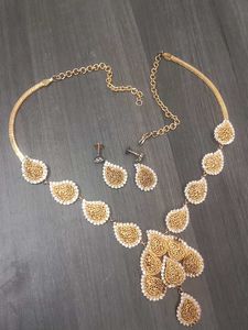 Elegant Gold-Tone Necklace & Earrings