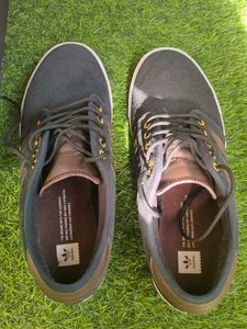 Adidas Samba Series  Sneakers Size UK 9