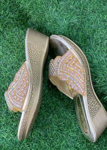 New Comfortable Golden Stone Sandals