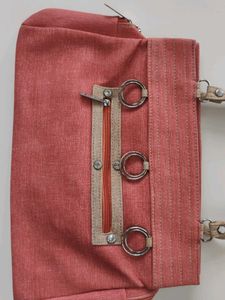 Stylish Handbag With 5 Zipper Compartments