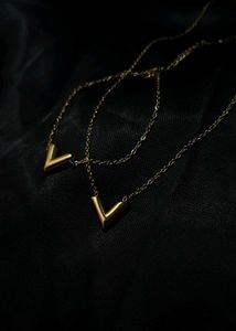 18k Gold Plated &#39;V&#39; Necklace &amp; Bracelet