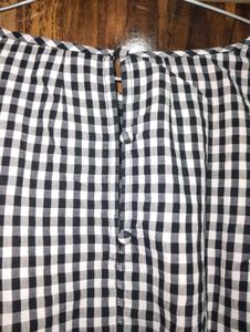 Trendy black and white checkered top ✨