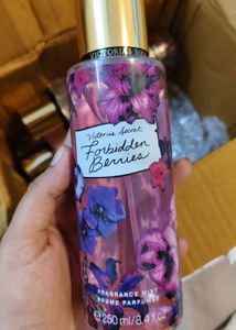 Victoria&#39;s Secret Daring Peach Daisy Many More