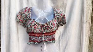 172610. Floral Print Crop Top