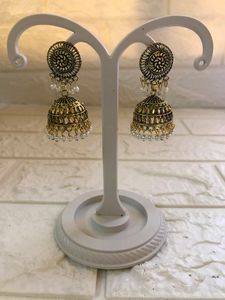 Gold Jhumuka With White Pearls