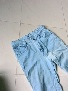 Capri Jeans - Light Wash