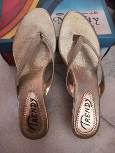 Trendy Gold Flats