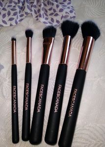 FACES CANADA - 5 IN 1 BRUSH SET