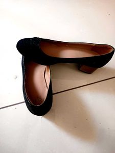 💃Black suede Timeless Heels💃7US 5UK 😊