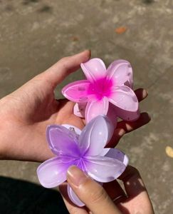 Cute Flower Hair Clips - (Set of 2)
