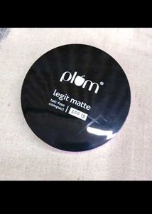 Plum Legit Matte Compact 2 pieces