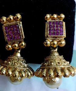 Jummka Ear Rings With Pink Stone And Pearl Hanging