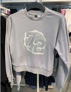 H&amp;M Sweatshirt