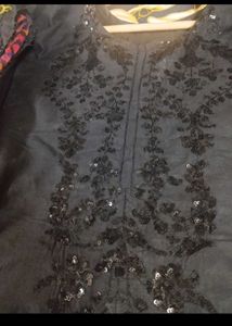 Trending Pakistani Suit