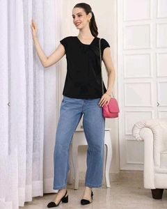 Chic Black Sleeveless Top