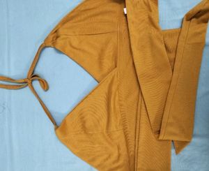 Cute yellow crop top