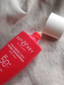DOT &amp; KEY tinted suncreen