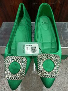 Elegant Green Ballet Flats