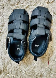 H&amp;M Kids Black Fisherman Sandals - Size 25