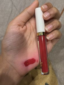 My Glamm Gorgeous Red Lipstick Shade LM Holmes