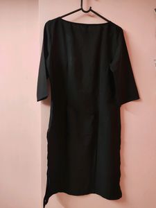 W Elegant Black Kurta With White Flower Embroidery