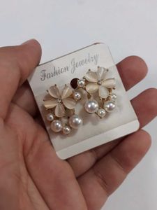 Flower Pearl Earrings- BRAND NEW🌟