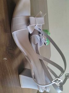 Bow Tie Sandals /Hells Of ZUDIO