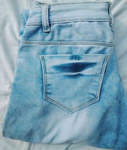 Light Wash Denim Capri Jeans
