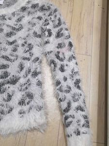 it&#39;s a top of woolen and fur pretty warm