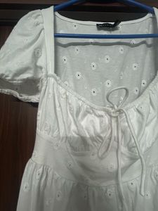 🤍 White Eyelet Puff-Sleeve Mini Dress – Size M 🤍