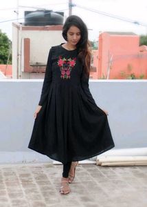 Women Black Kurta( Used Dress )