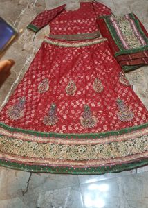 Banarsi Heavy Lehngacholi