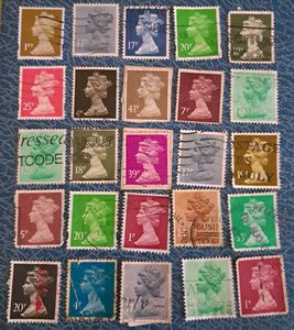25 Great Britain Queen Stamps