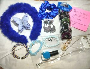 Blue Gift Hampers For Your स्त्री 💙