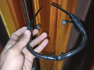 headphones sunglasses