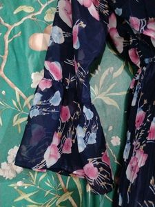 Top. Size 34 /M