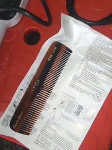Hair straightener With A Small Comb