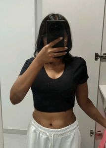 Chic Ribbed Cropped V-Neck Top – Effortless Y2K/St