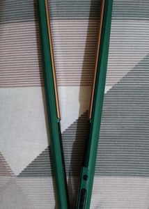 Vega Hair Straightener