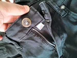 🎧Ripped Knee Jeans🎧