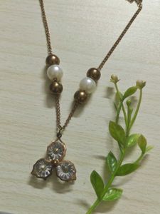 🆕 Elegant Pearl & Crystal Pendant Necklace