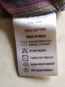 Levi&#39;s Plaid Button-Down Shirt