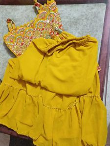 yellow dress