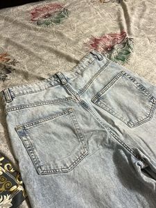 LIGHT BLUE DENIM JEANS